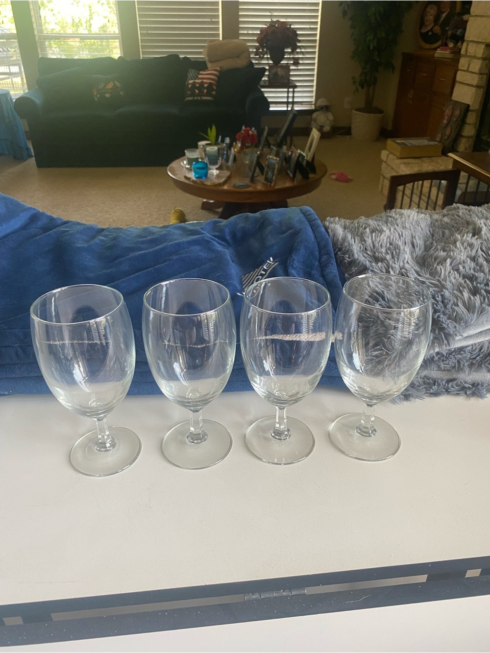 Clear Glass Wine Goblets - Set of 4